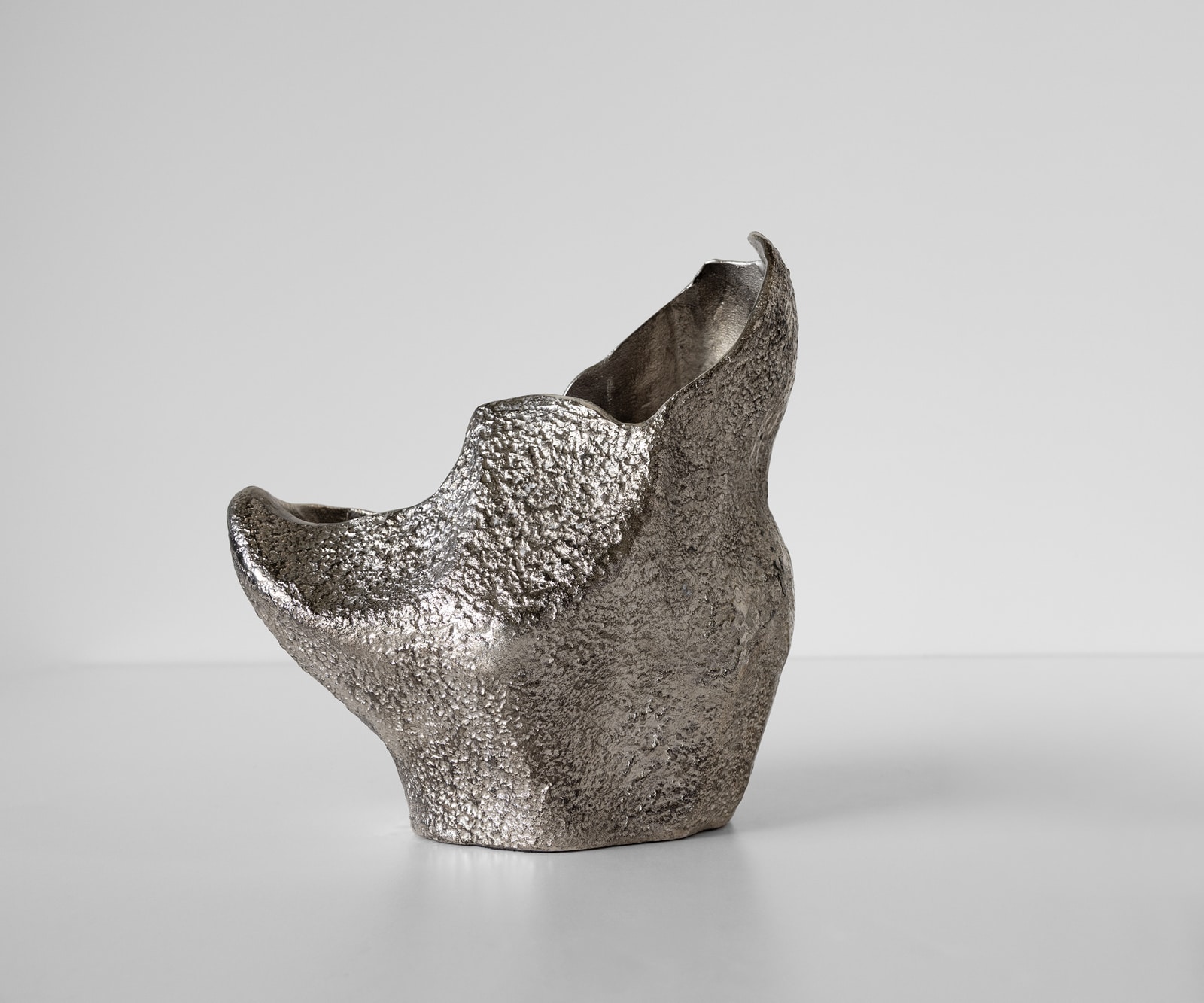 Vase Grotta B31 x T20 x H34 cm Aluminium Platin Handgemacht 1