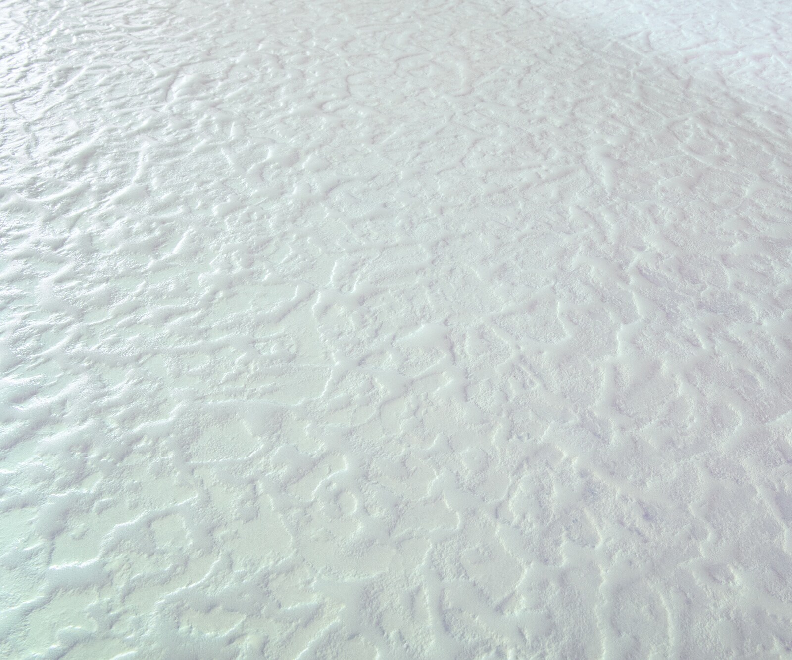 Esstisch Edge Boot 240x120 cm Reliefglas Perlmutt 3D-Design Metall Schräg Weiß 5