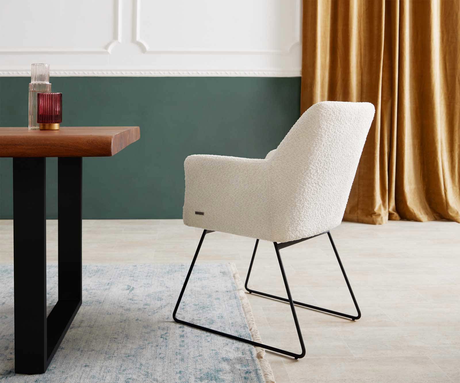 Esszimmerstuhl Xana-Flex mit Armlehnen Bouclé Weiß Kufengestell Schwarz Taschenfederkern 4 Esszimmerstuhl Xana-Flex mit Armlehnen Bouclé Weiß Kufengestell Schwarz Taschenfederkern 4