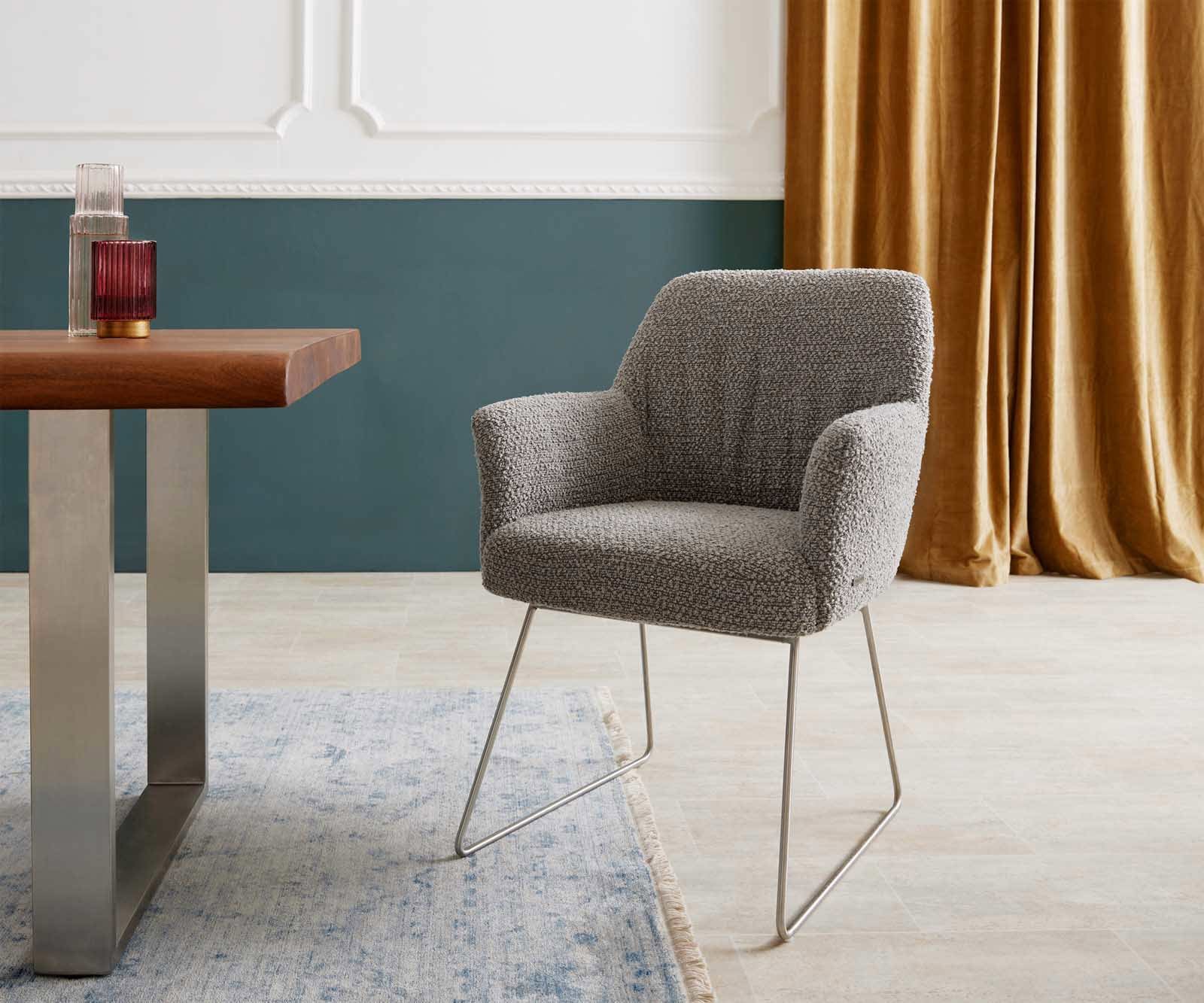 Esszimmerstuhl Xana-Flex mit Armlehnen Bouclé Silbergrau Kufengestell Edelstahl Taschenfederkern Esszimmerstuhl Xana-Flex mit Armlehnen Bouclé Silbergrau Kufengestell Edelstahl Taschenfederkern