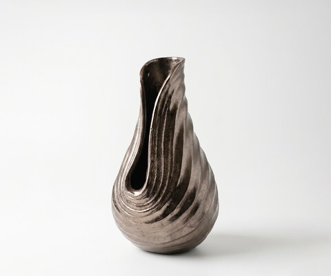 Vase Helixa B17 x T18 x H31 cm Aluminium Mokka Bronze Gegossen