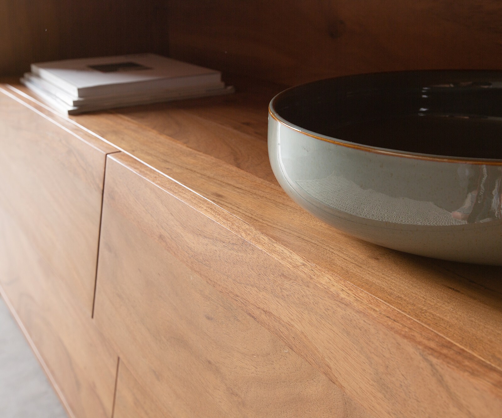 Sideboard Eloi 240x40 cm Akazie Natur 2 Türen 6 Schubladen V-Fuß Edelstahl 4