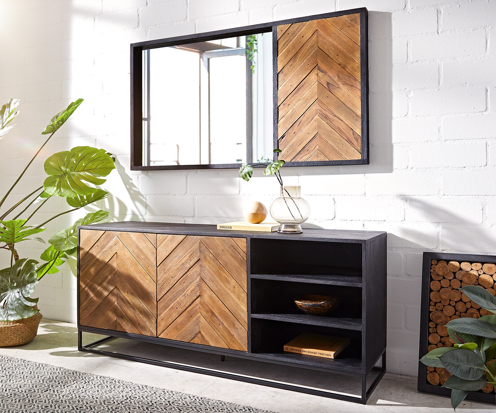 Sideboard Famke 145 cm Mango Teak 2 Türen 3 Fächer 1