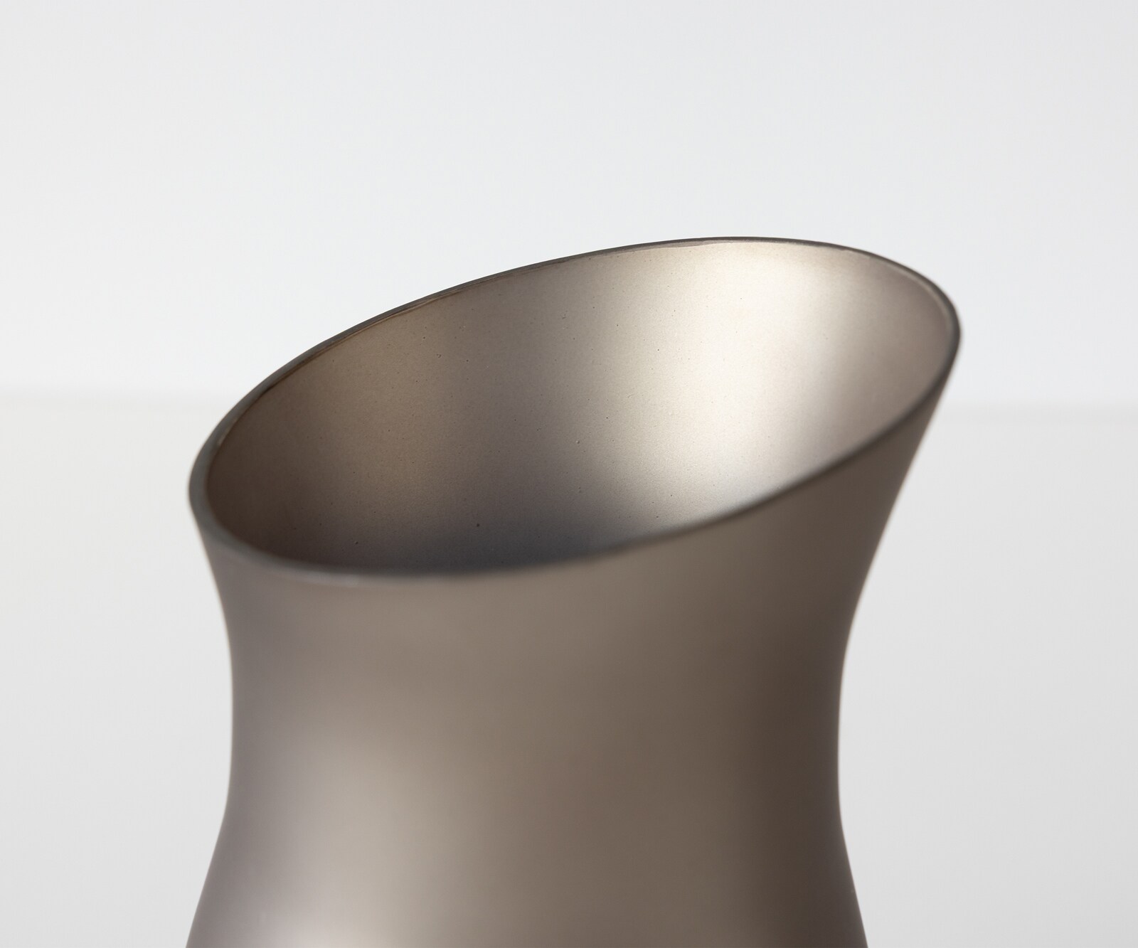 Vase Curvia B18 x T11 x H41 cm Glas Opal Mundgeblasen 4