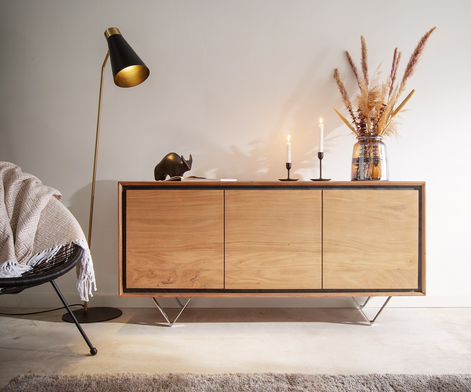 Sideboard Stonegrace 145 cm Akazie Natur 3 Türen Steinfurnier V-Fuß 1