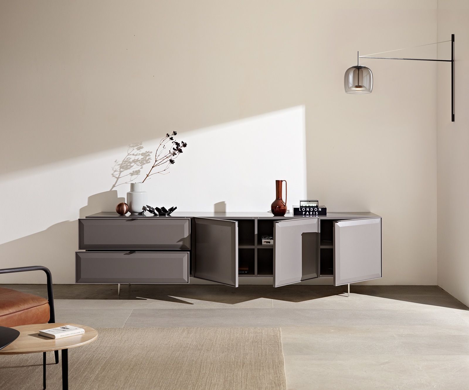 Lowboard Marellia 220 cm Grau 3 Türen 2 Schubfächer Winkelfuß Edelstahl 1 Lowboard Marellia 220 cm Grau 3 Türen 2 Schubfächer Winkelfuß Edelstahl 1