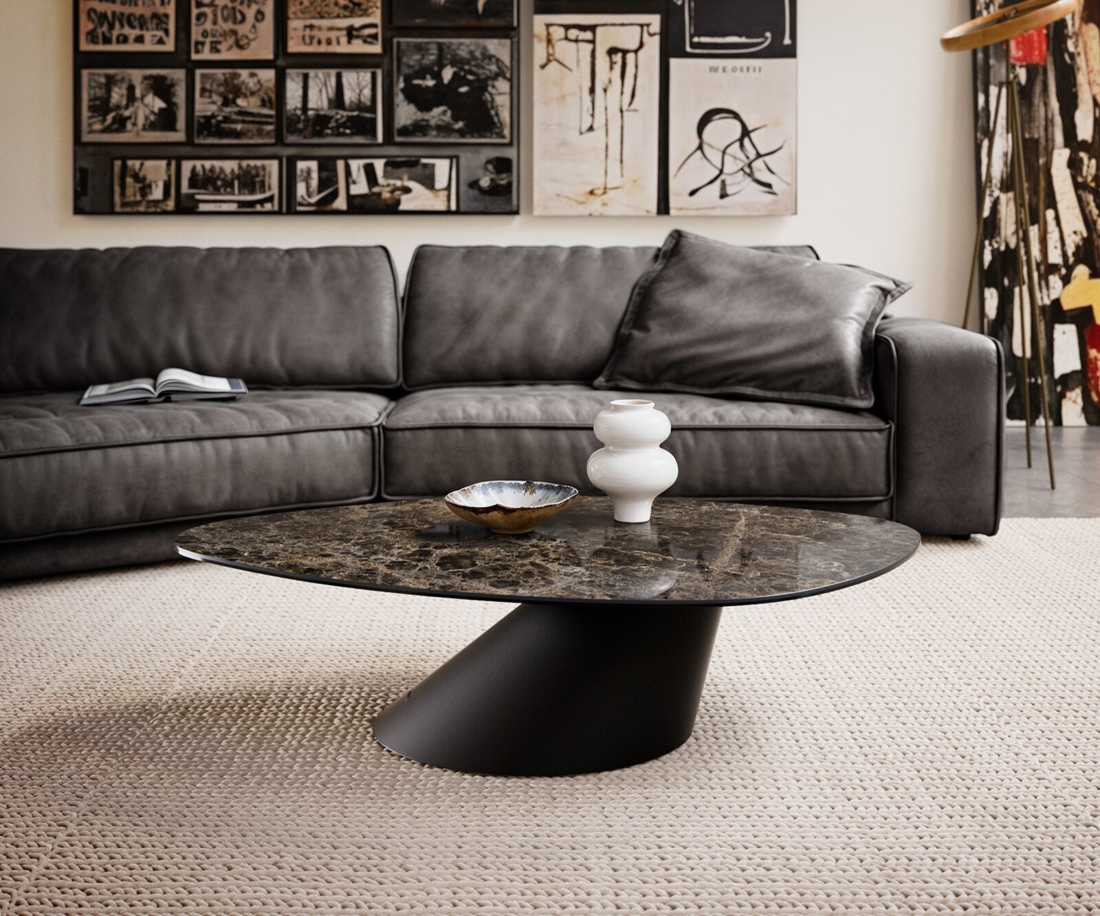 Couchtisch Edge Organisch 140x76 cm Keramik Laminam® Emperador Extra Lucida günstig online kaufen