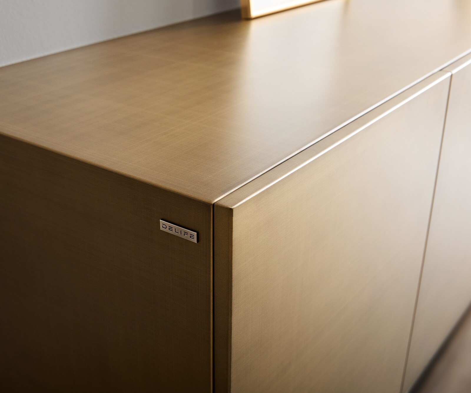 Sideboard Aira 200 cm Metallic Gold 4 Türen schwebend Metall Schwarz 1