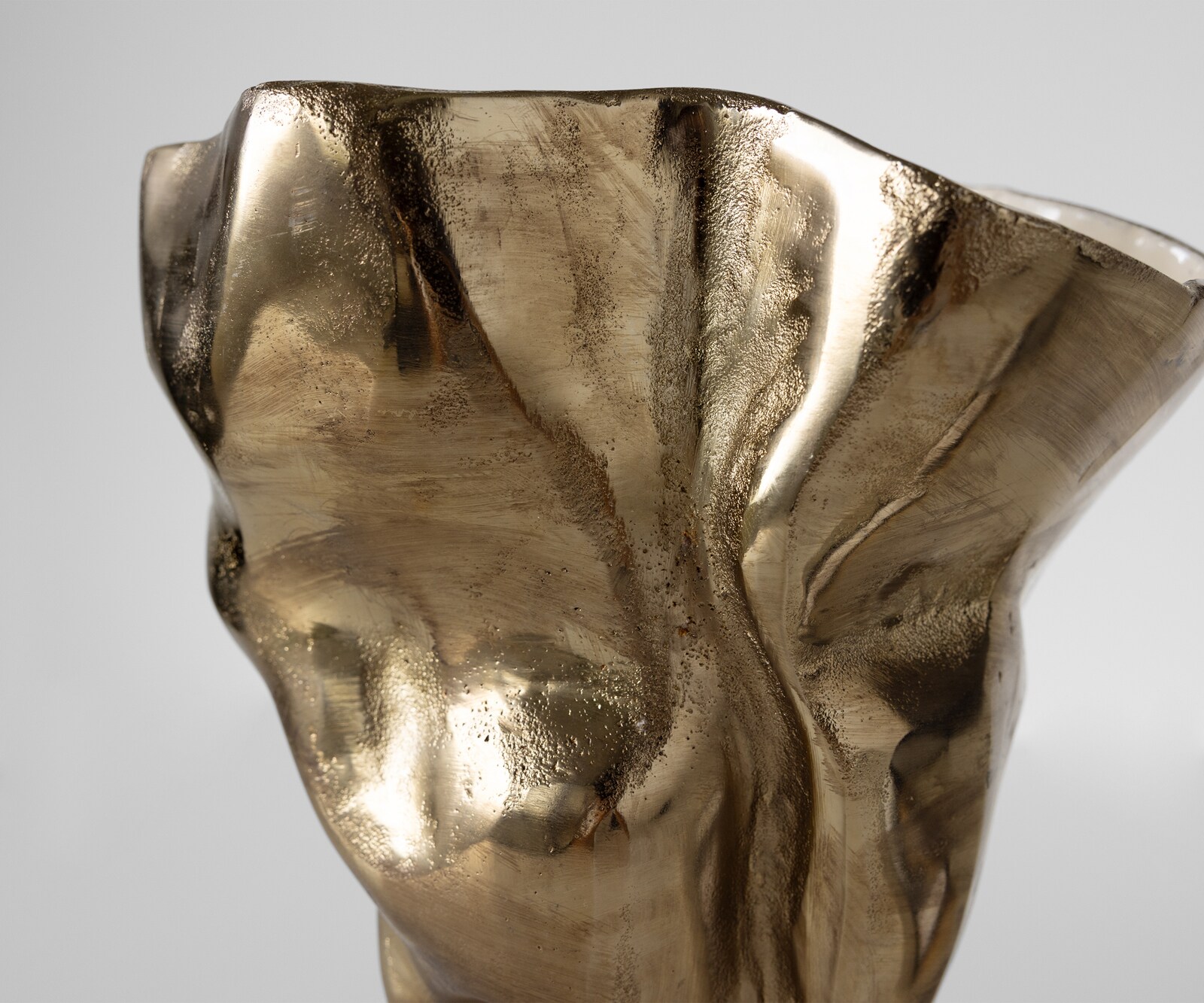 Vase Mimoro B28 x T24 x H38 cm Aluminium Champagner Ivory Handgemacht 3