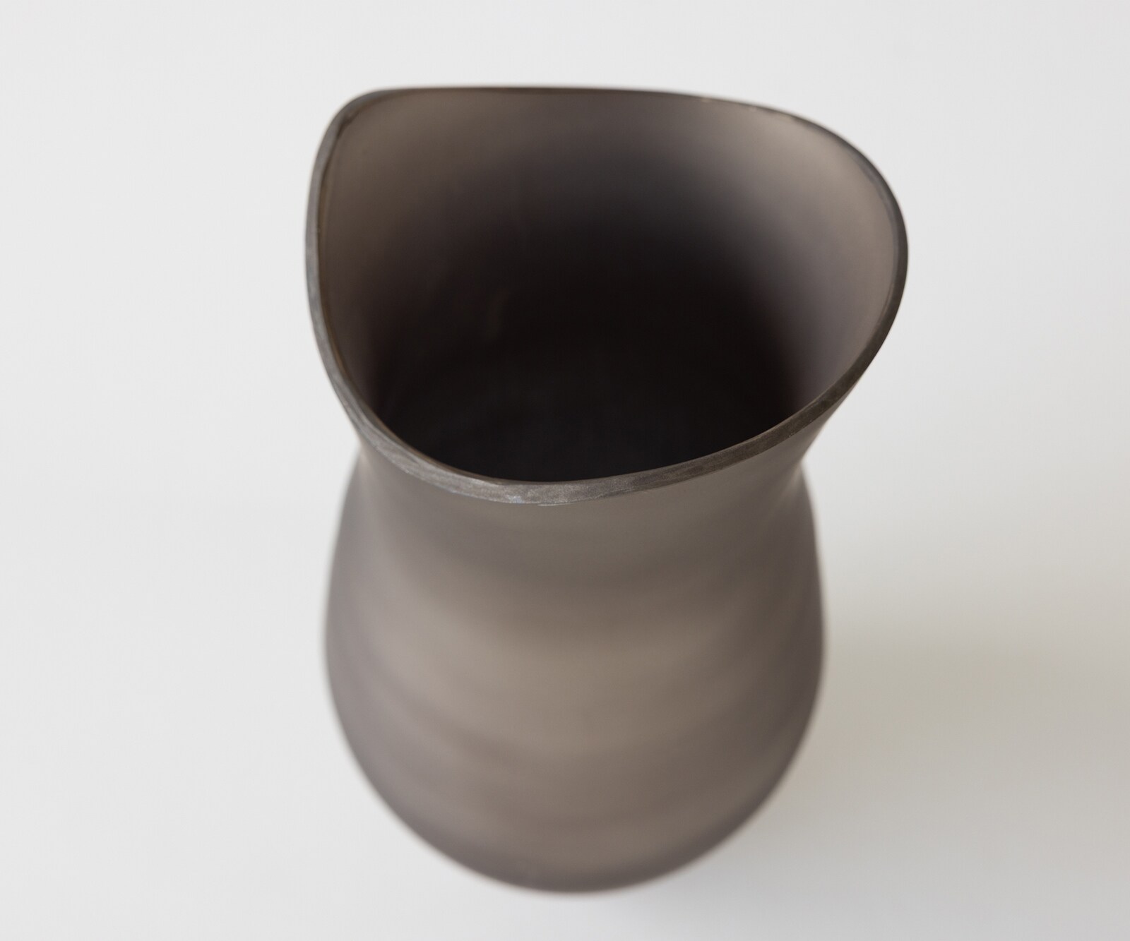 Vase Sinuo B16 x T16 x H30 cm Glas Opal Mundgeblasen 3