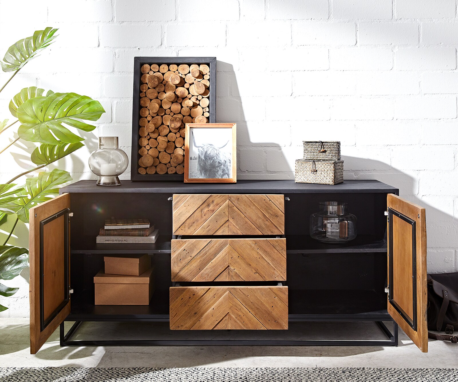 Sideboard Famke 145 cm Mango Teak 2 Türen 3 Schubladen 3