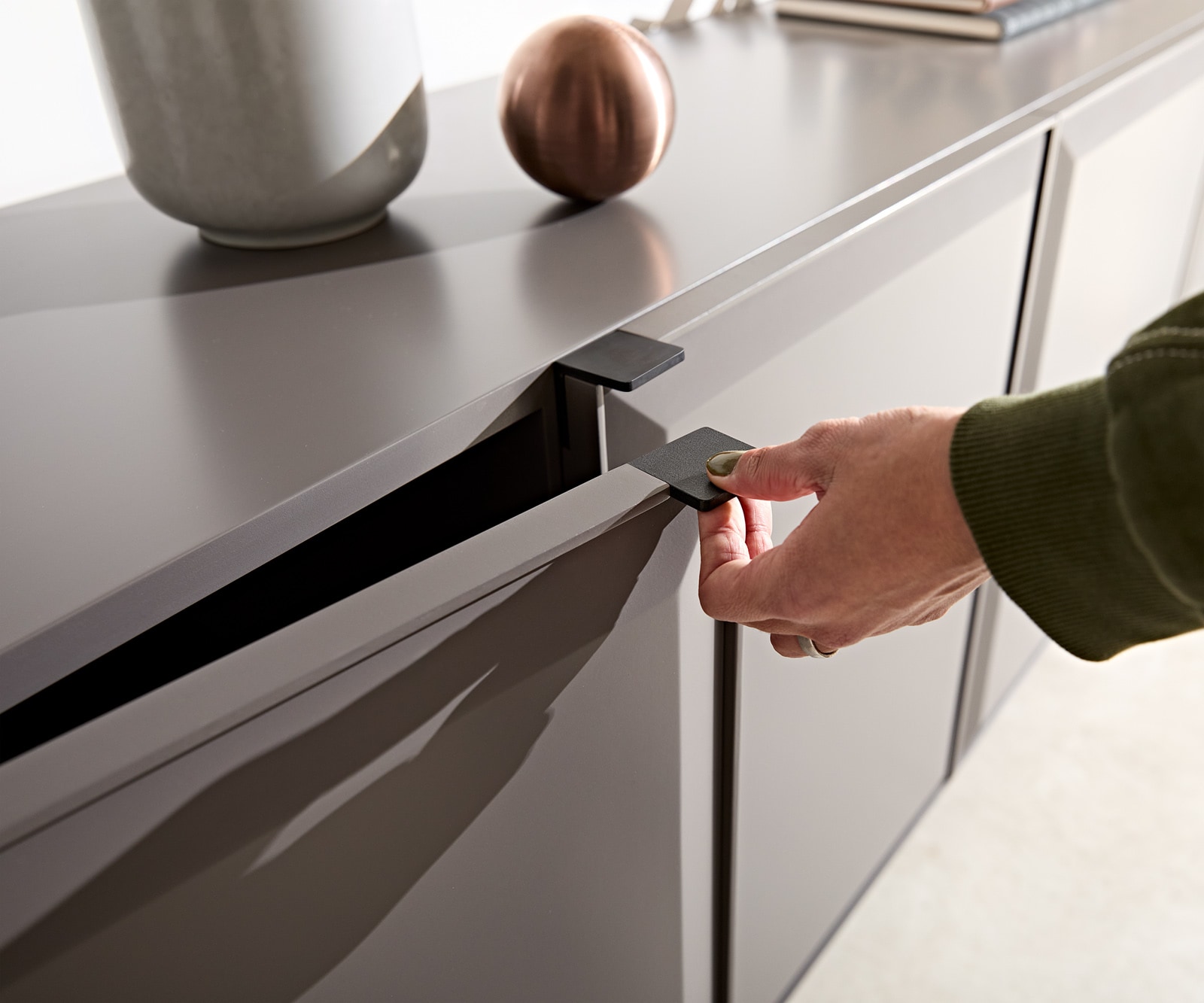 Sideboard Marellia 200 cm Grau 4 Türen Winkelfuß Metall Schwarz 3 Sideboard Marellia 200 cm Grau 4 Türen Winkelfuß Metall Schwarz 3