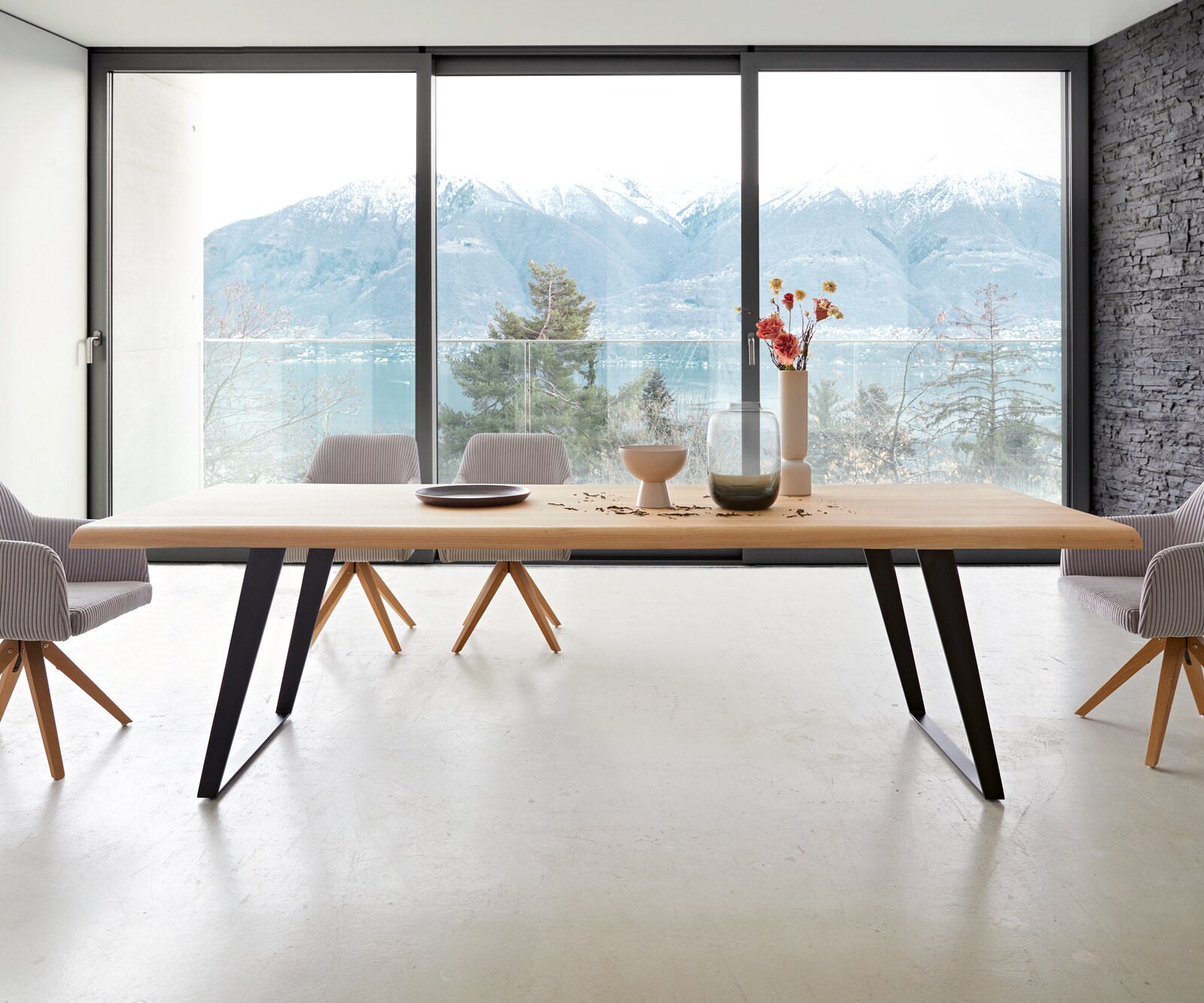 Esstisch Edge 260x100 Eiche Natur Metall Schräg Schwarz Live-Edge 1