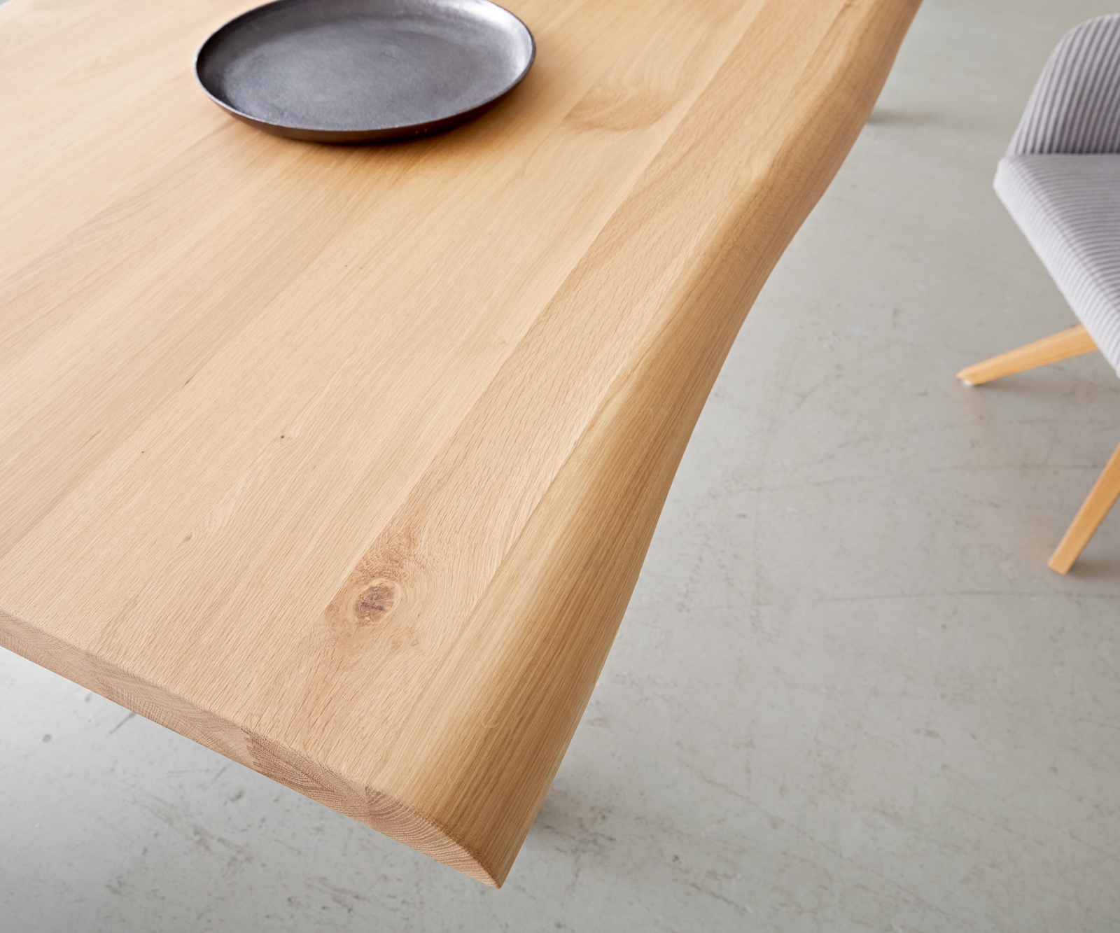 Esstisch Edge 260x100 Eiche Natur Edelstahl Schmal Live-Edge 4 Esstisch Edge 260x100 Eiche Natur Edelstahl Schmal Live-Edge 4