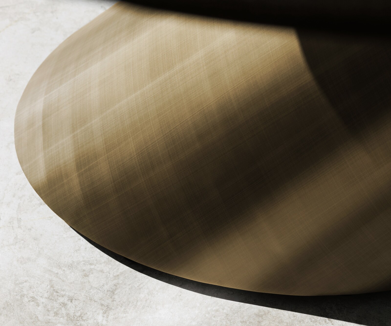 Esstisch Edge Oval 280x130 Keramik Minas Melange Weiß-Beige Cono Metallic Gold 5
