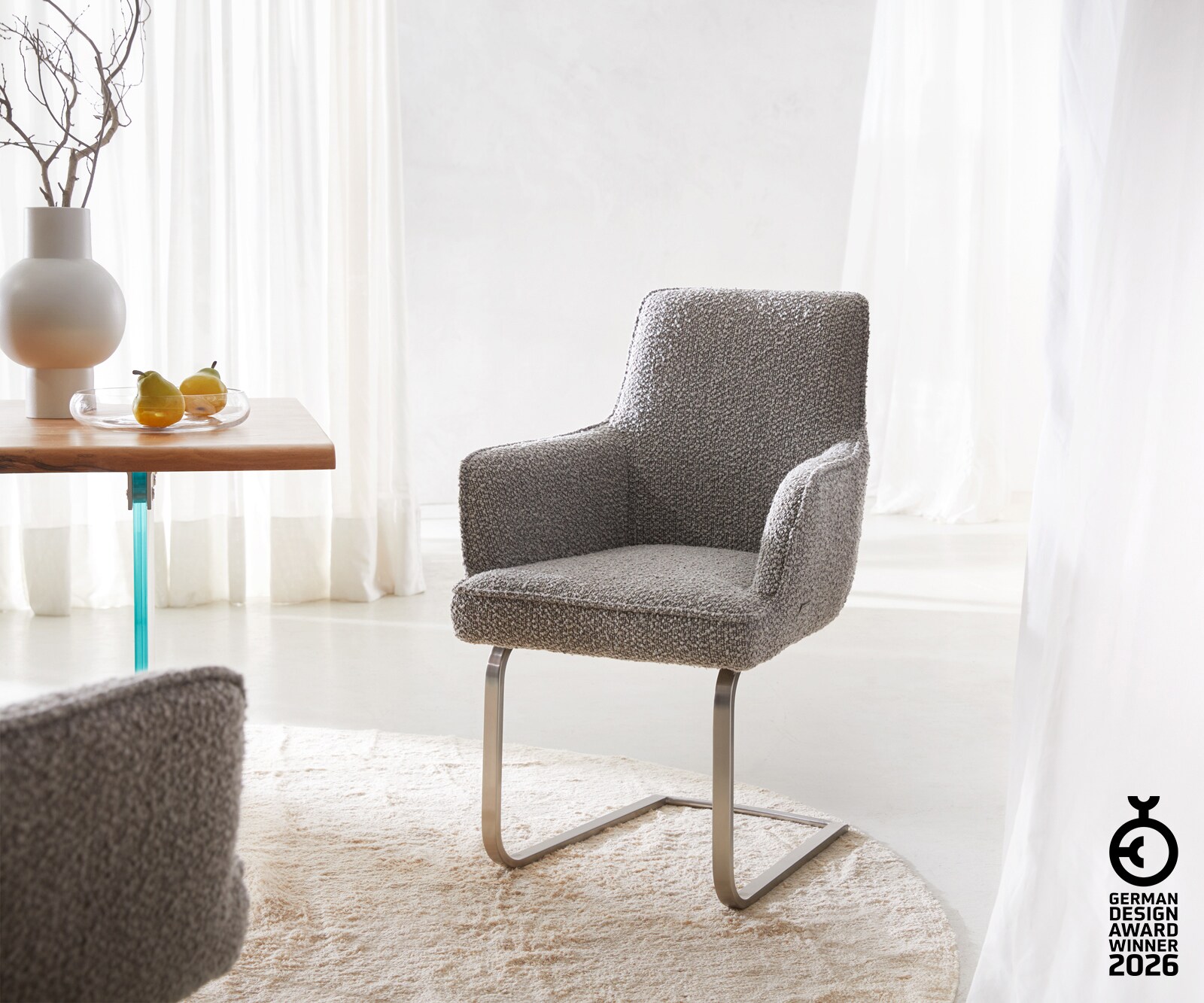 Freischwinger Heira-Flex mit Armlehnen Bouclé Silbergrau Freischwinger flach Edelstahl Taschenfederkern