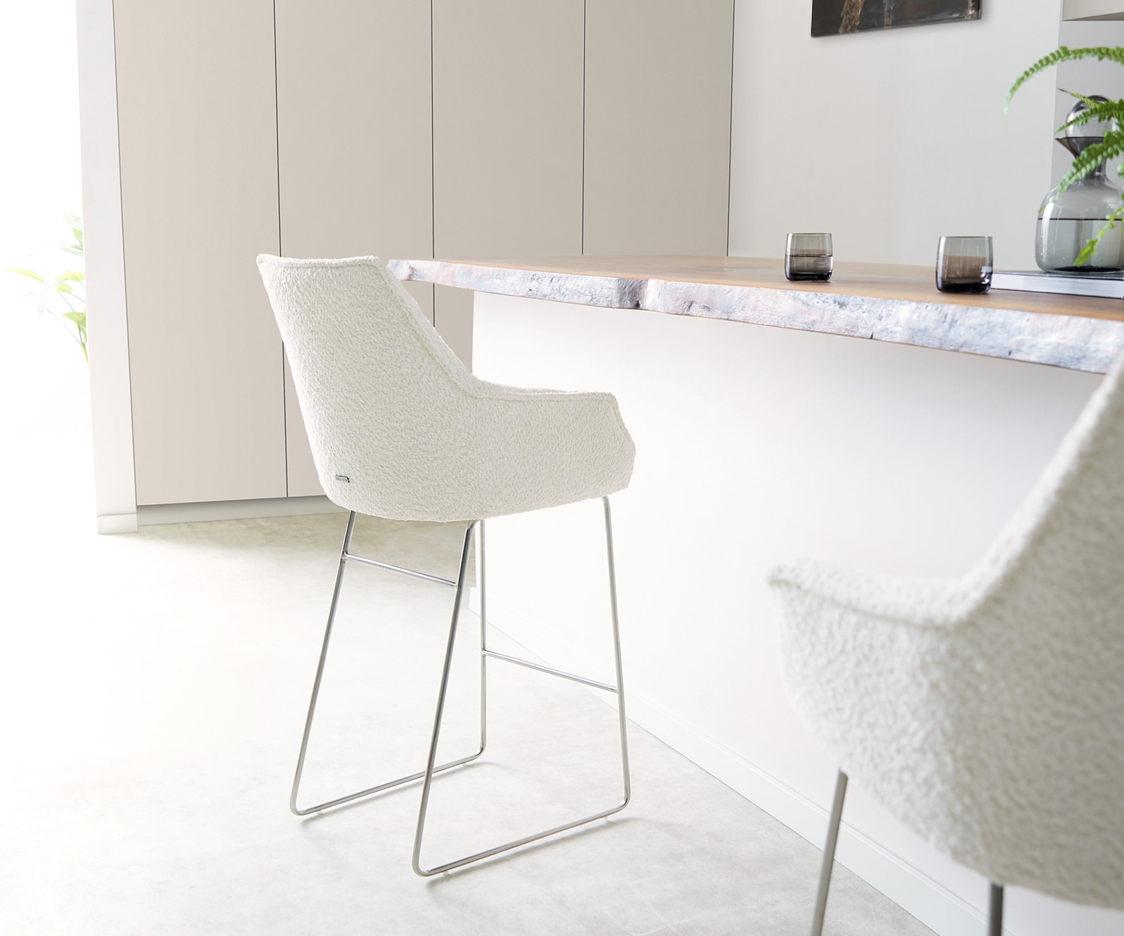 Barstuhl Alja-Flex Bouclé Weiß Kufengestell Edelstahl Taschenfederkern 5 Barstuhl Alja-Flex Bouclé Weiß Kufengestell Edelstahl Taschenfederkern 5