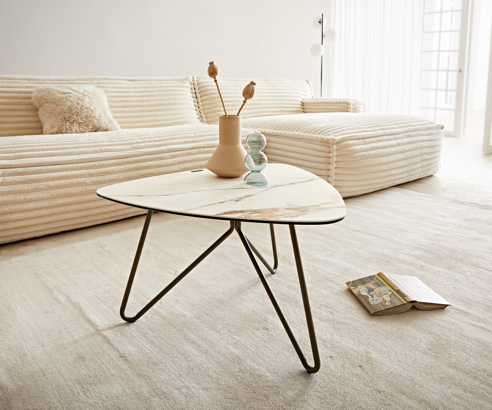 Couchtisch Ekrem 65x65 cm Keramik Calacatta Luxe Weiß-Gold-Grau Kreuzgestell rund Metall Effektfinish Titan