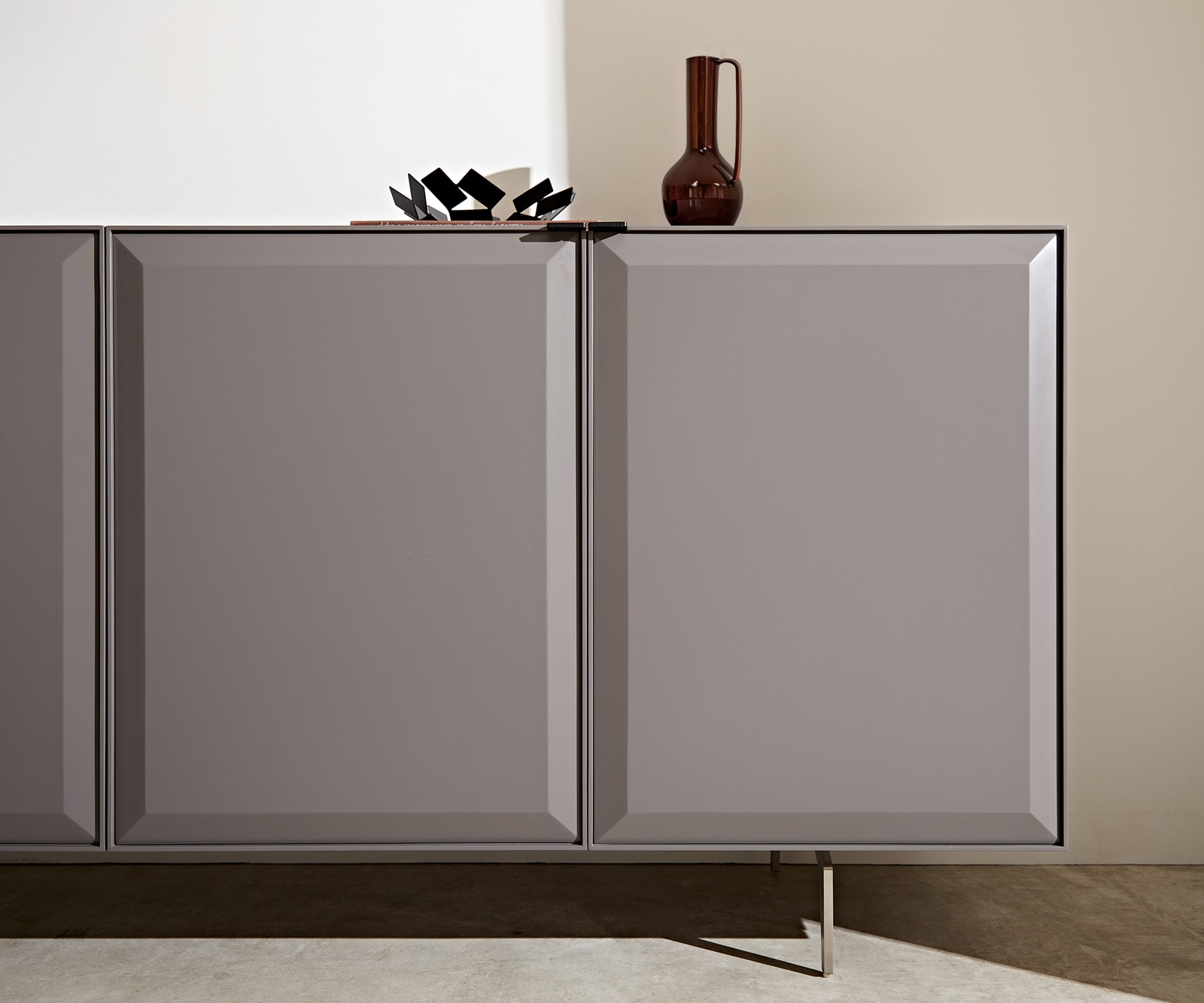 Sideboard Marellia 200 cm Grau 4 Türen Winkelfuß Edelstahl 5