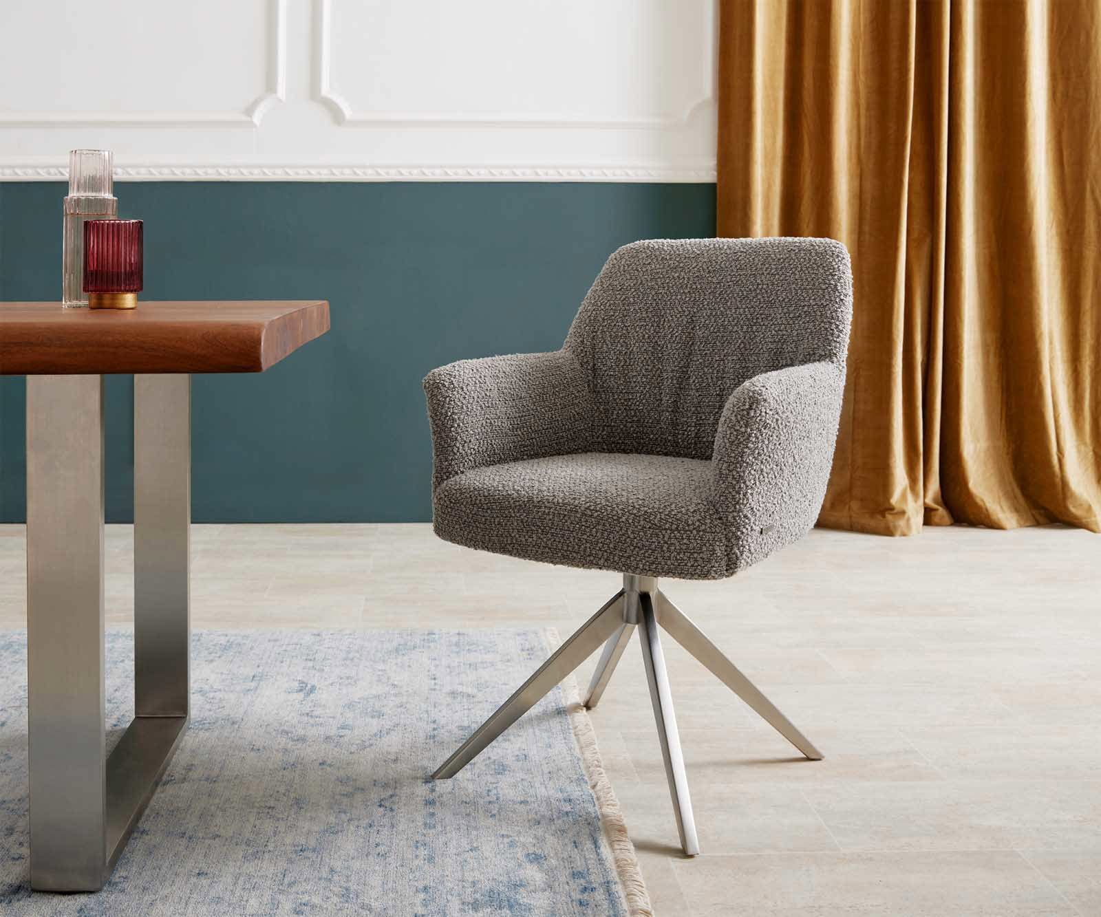 Drehstuhl Xana-Flex mit Armlehnen Bouclé Silbergrau Kreuzgestell breit Edelstahl 360° drehbar Taschenfederkern Drehstuhl Xana-Flex mit Armlehnen Bouclé Silbergrau Kreuzgestell breit Edelstahl 360° drehbar Taschenfederkern