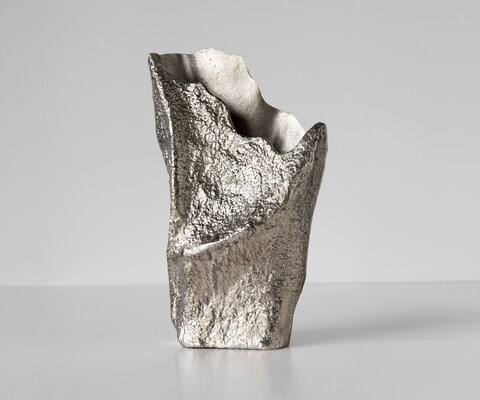 Vase Cavira B29 x T16 x H48 cm Aluminium Platin Handgemacht