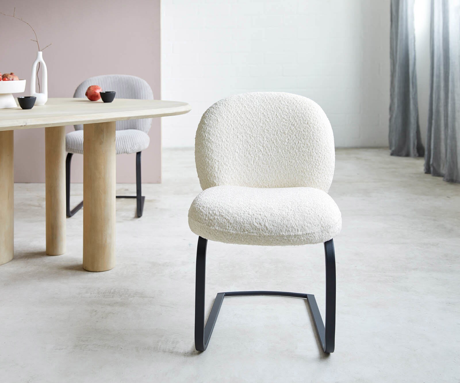 Freischwinger Nube-Flex Bouclé Weiß Freischwinger flach Schwarz Taschenfederkern 1 Freischwinger Nube-Flex Bouclé Weiß Freischwinger flach Schwarz Taschenfederkern 1