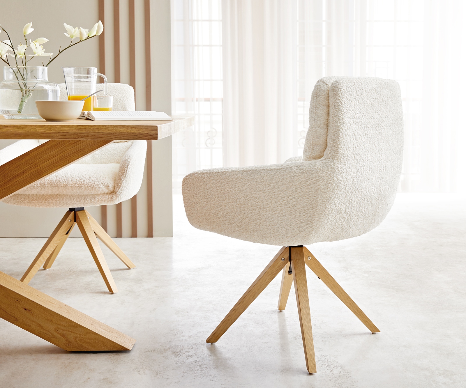 Esszimmerstuhl Abelia-Flex mit Armlehnen Bouclé Weiß Holzgestell kantig Natur 4 Esszimmerstuhl Abelia-Flex mit Armlehnen Bouclé Weiß Holzgestell kantig Natur 4