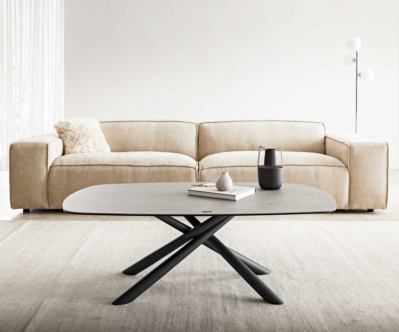 Couchtisch Sarita 120x70 cm Keramik Aspetto Concreto Betonfarbig Gestell Metall Schwarz 2