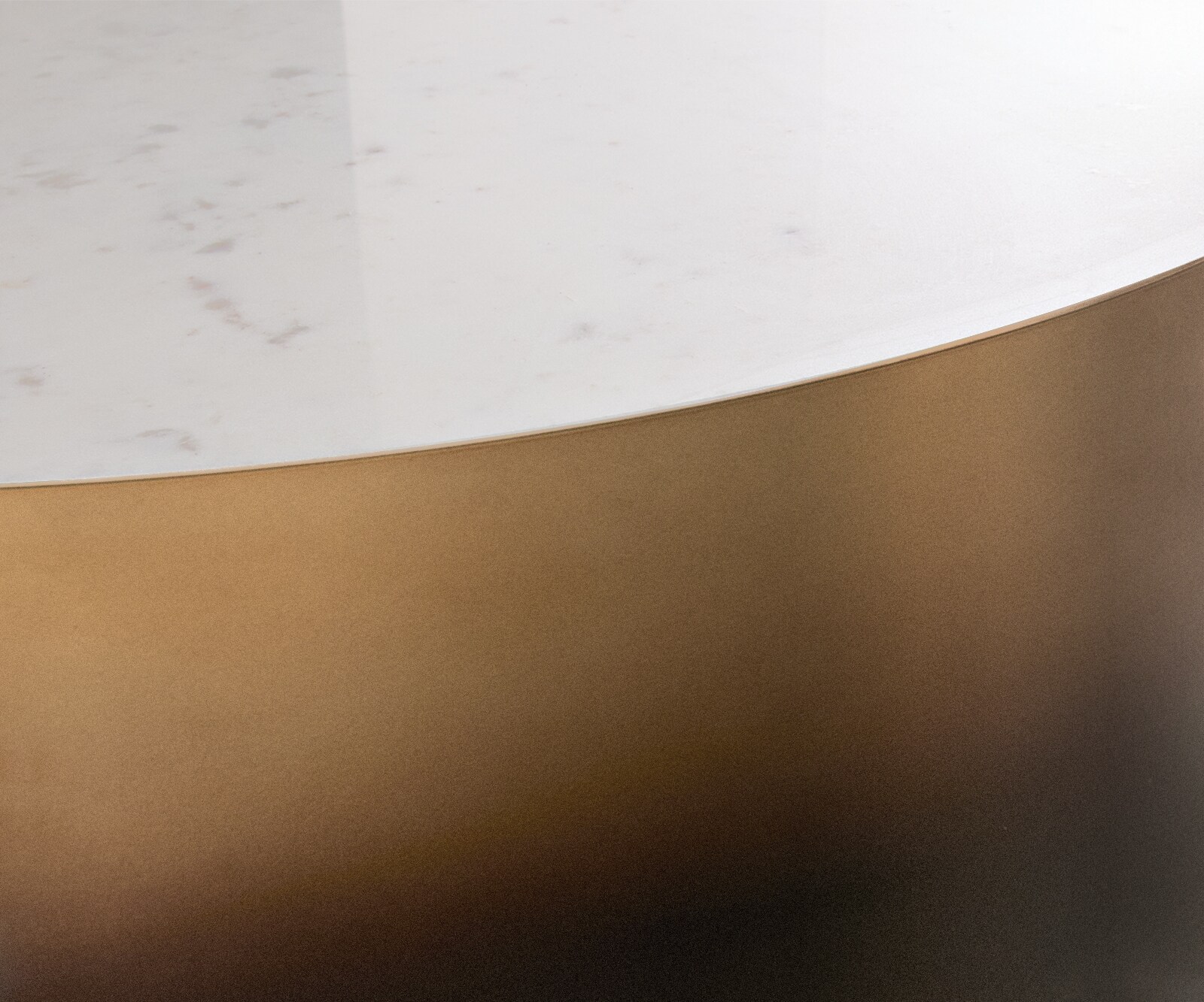 Couchtisch Alerio 90x90 cm Marmor Weiß Metall Gold Ombre 2