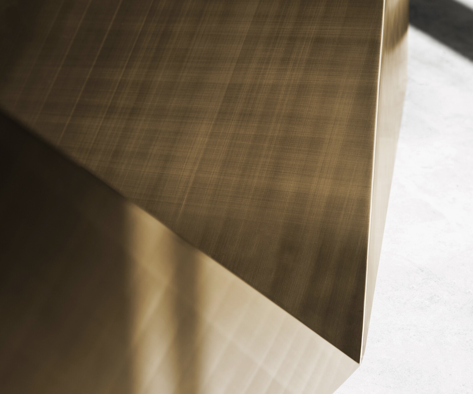 Esstisch Edge Oval 280x130 Keramik Minas Melange Weiß-Beige Prisma Metallic Gold 6