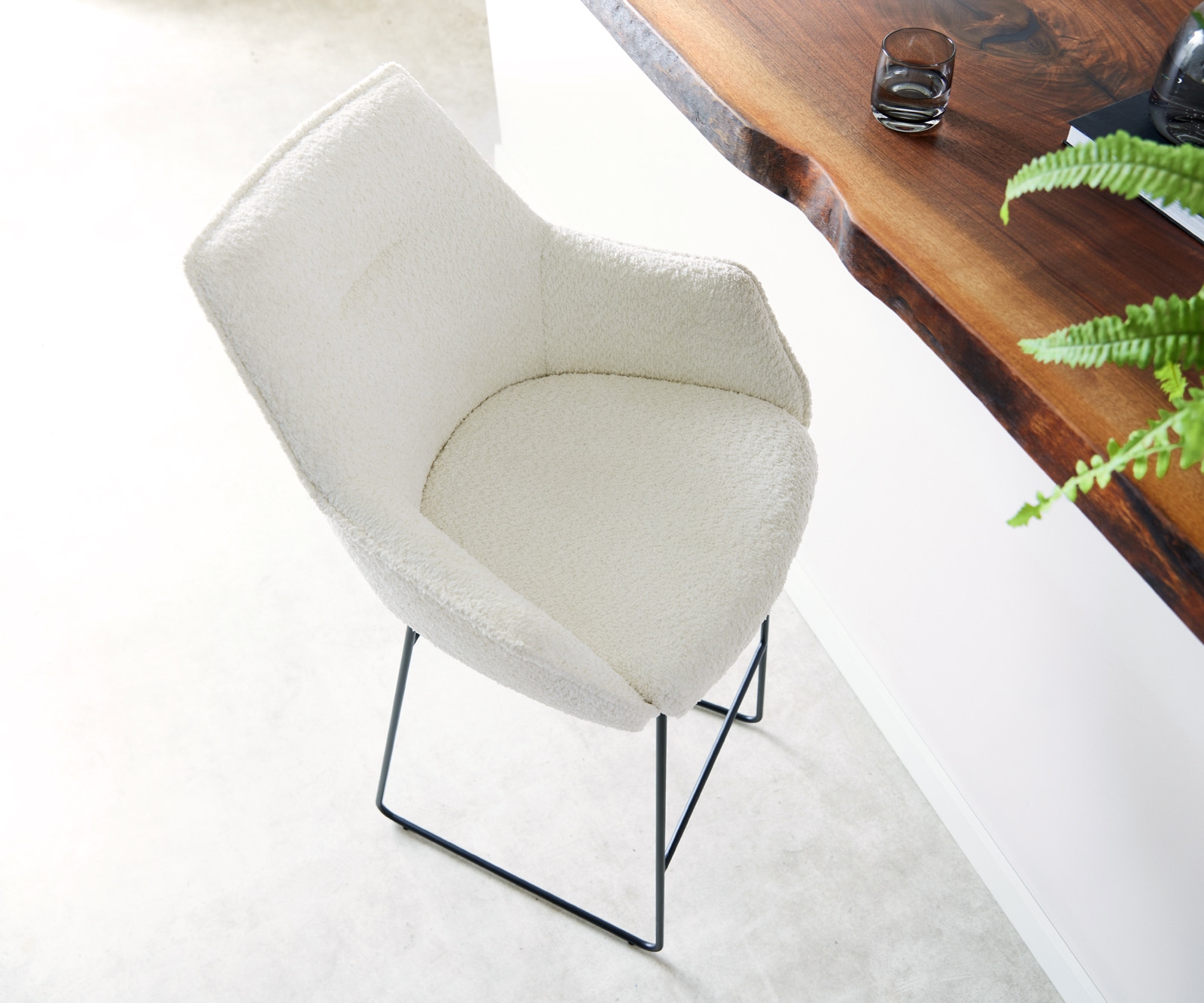 Barstuhl Alja-Flex Bouclé Weiß Kufengestell Metall Schwarz Taschenfederkern 1 Barstuhl Alja-Flex Bouclé Weiß Kufengestell Metall Schwarz Taschenfederkern 1