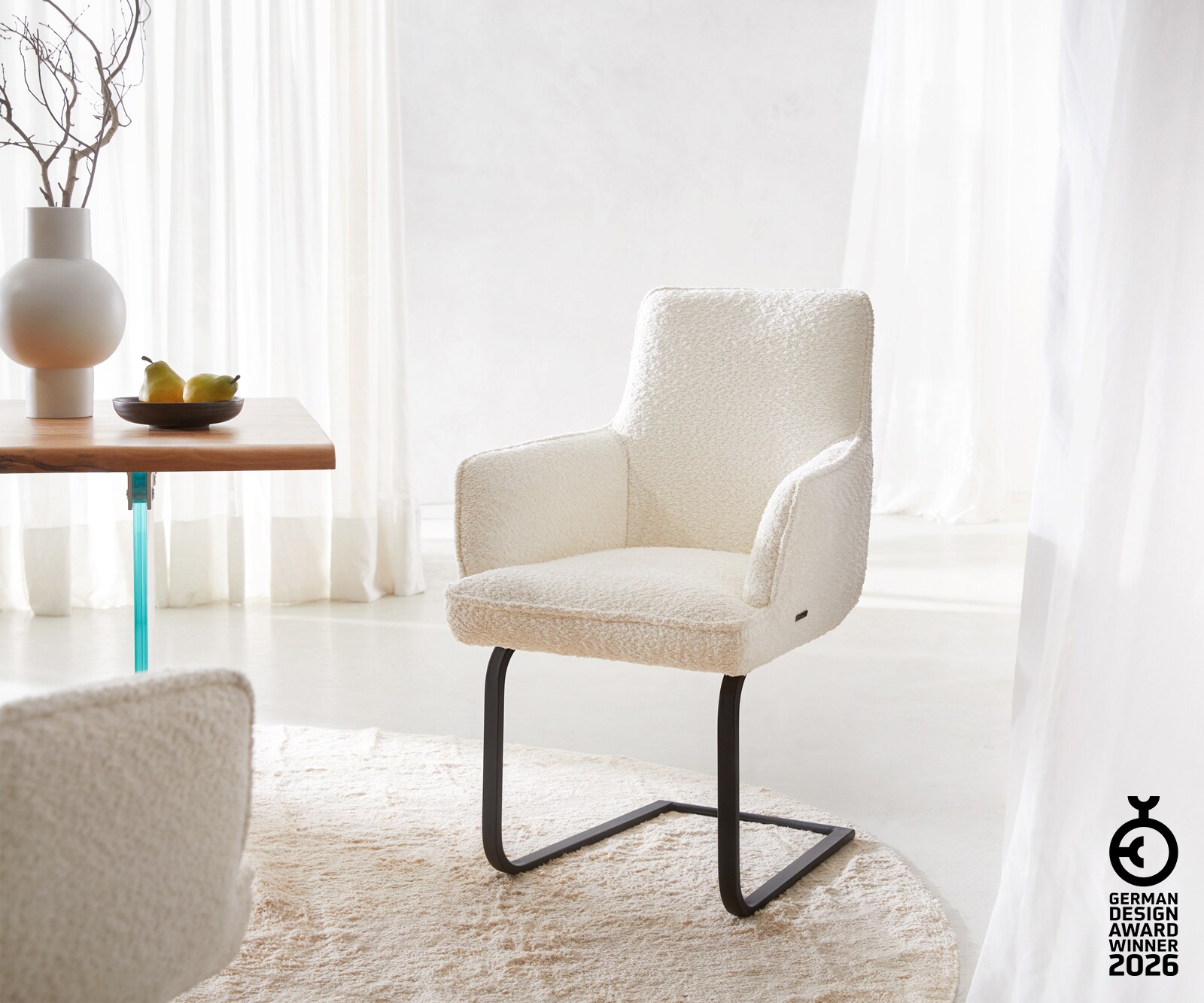 Freischwinger Heira-Flex mit Armlehnen Bouclé Weiß Freischwinger flach Schwarz Taschenfederkern