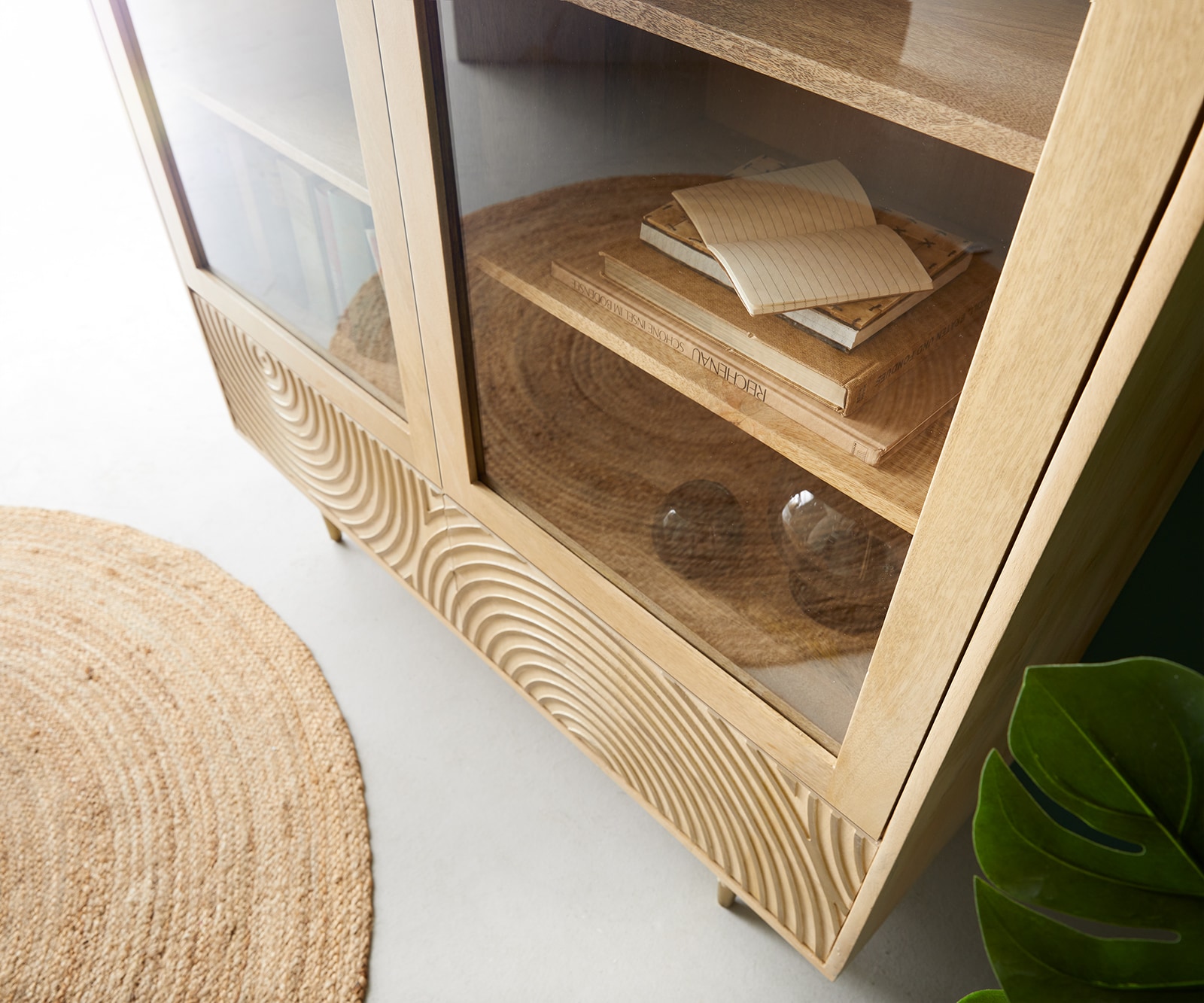 Vitrine Budaya 115x135 cm Mango Natur 4 Türen Fuß rund 4 Vitrine Budaya 115x135 cm Mango Natur 4 Türen Fuß rund 4