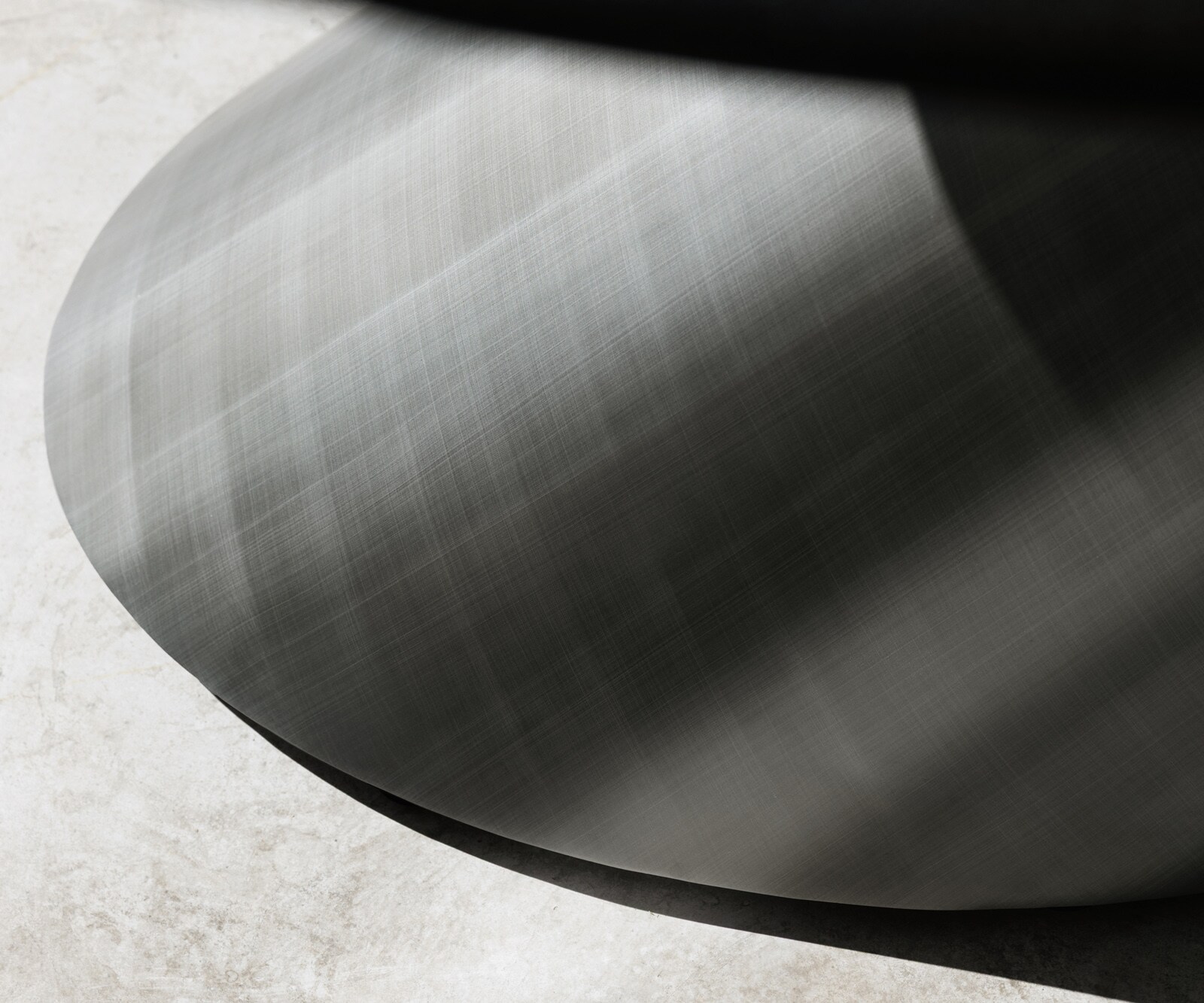 Esstisch Edge Oval 280x130 Keramik Iris FMG Agatablack Cono Metallic Silber 8