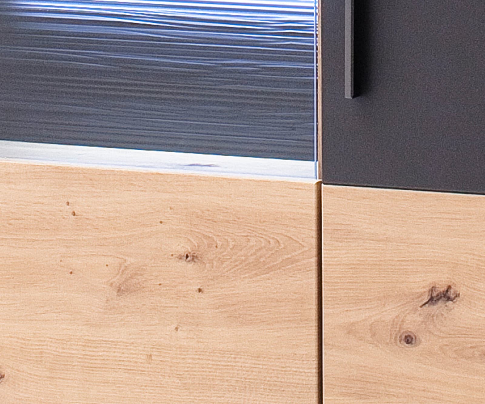 Highboard Farum 90 x 130 cm Eiche Optik Glasvitrine 3 Türen 2