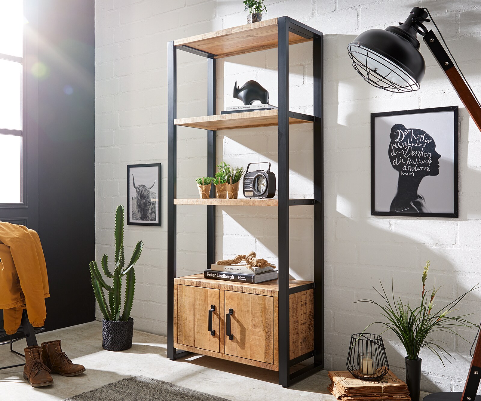 Regal Crompton 80x185 cm Mango Natur Metall Schwarz 3 Fächer 2 Türen