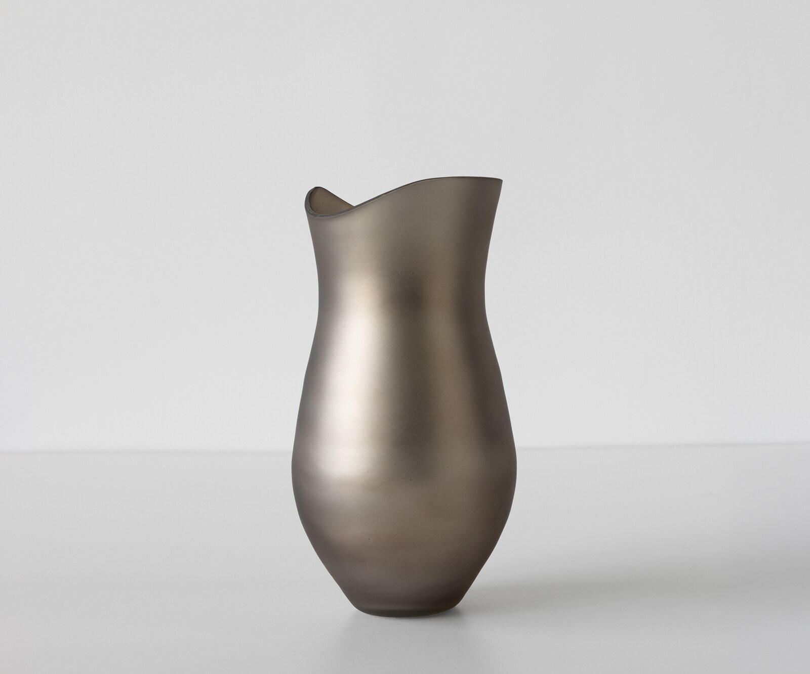 Vase Sinuo l16 x P16 x H30 cm Verre Opal Soufflé à la bouche