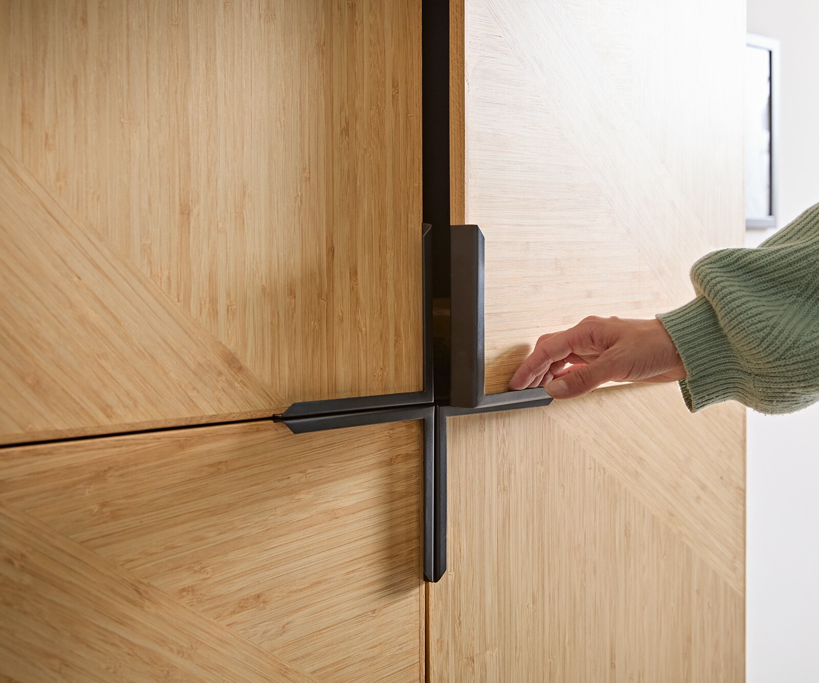 Highboard Mikkusu 90x150 cm Bambus Natur Mango Schwarz 4 Türen Metall Schwarz 3