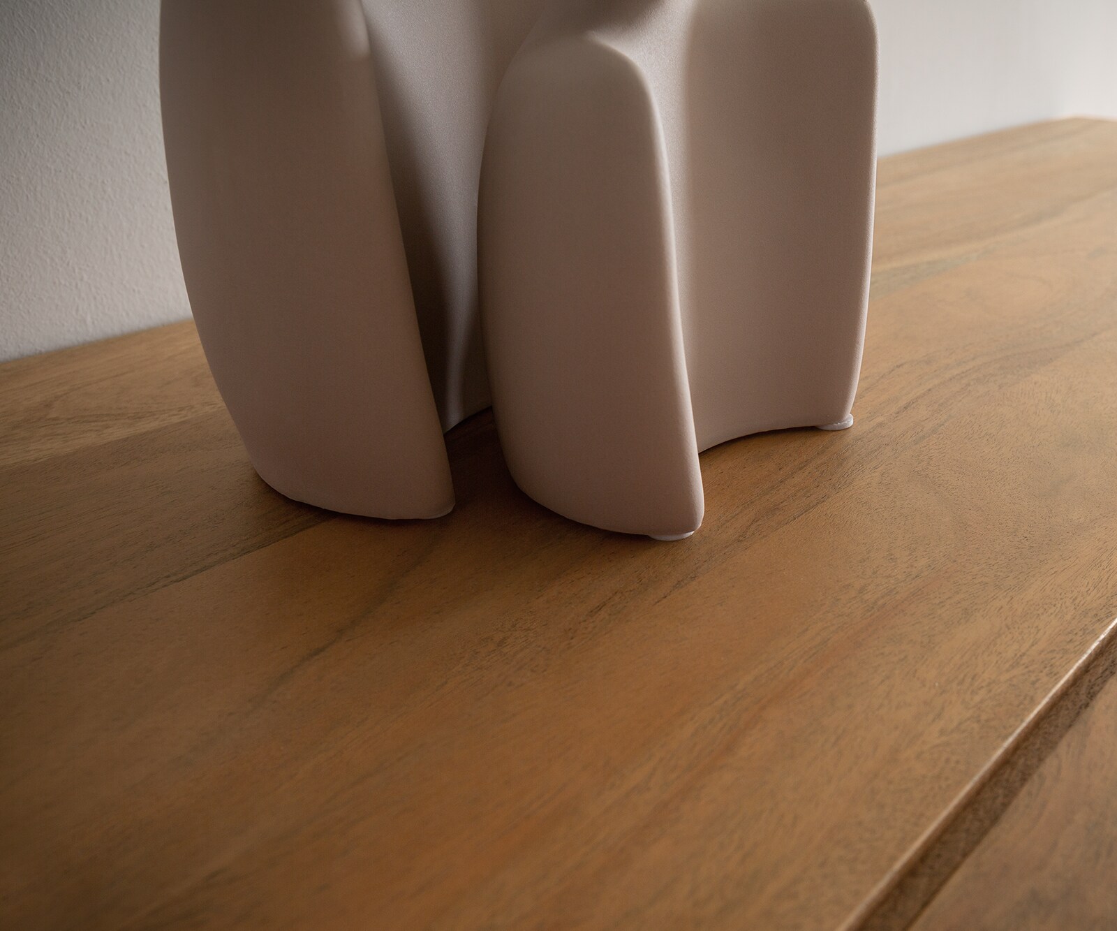 Highboard Kayu 115x150 cm Akazie Natur 2 Glastüren V-Fuß 3