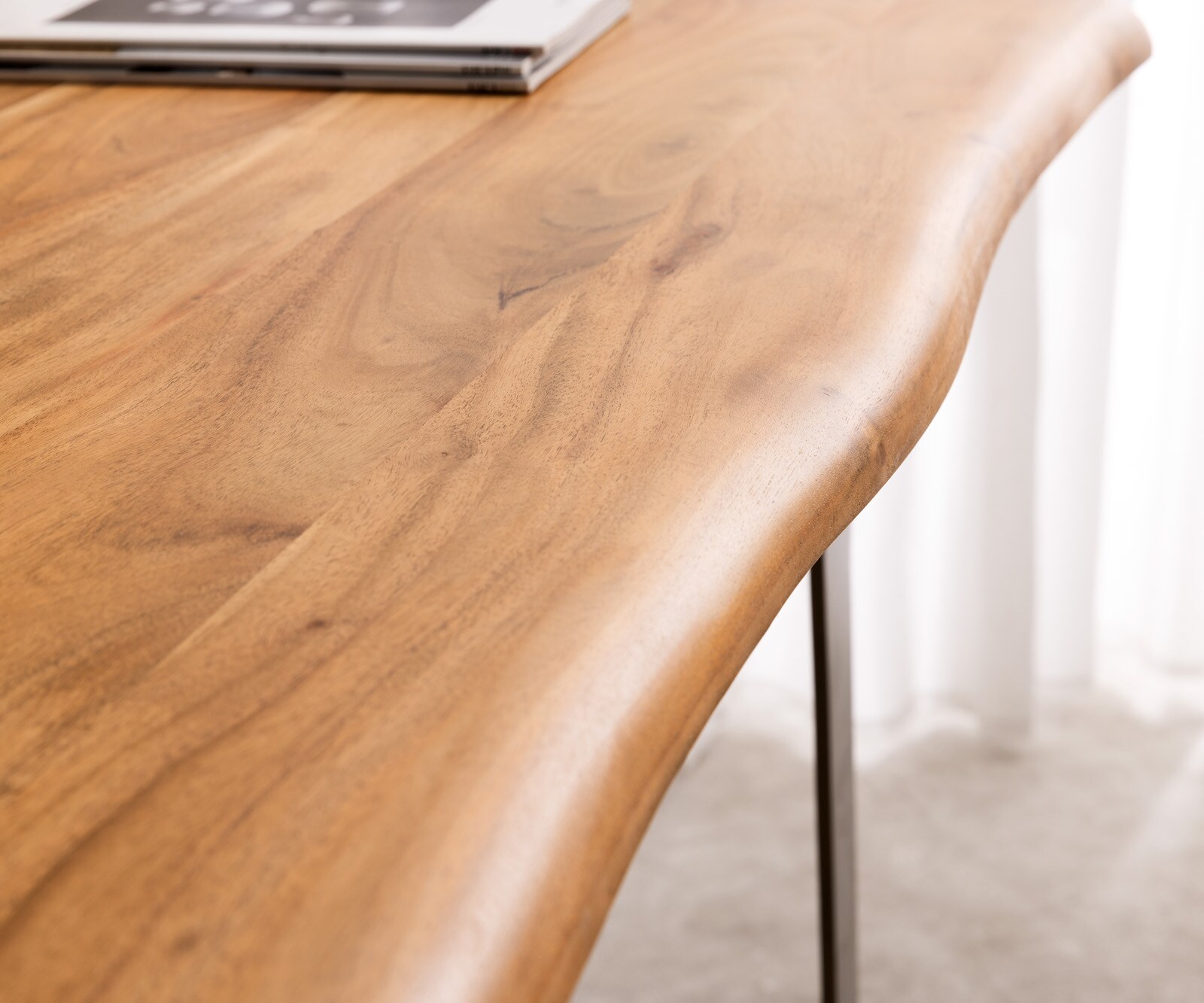 Schreibtisch Live-Edge 170x170 Akazie Natur Gestell Silber Baumkante 3