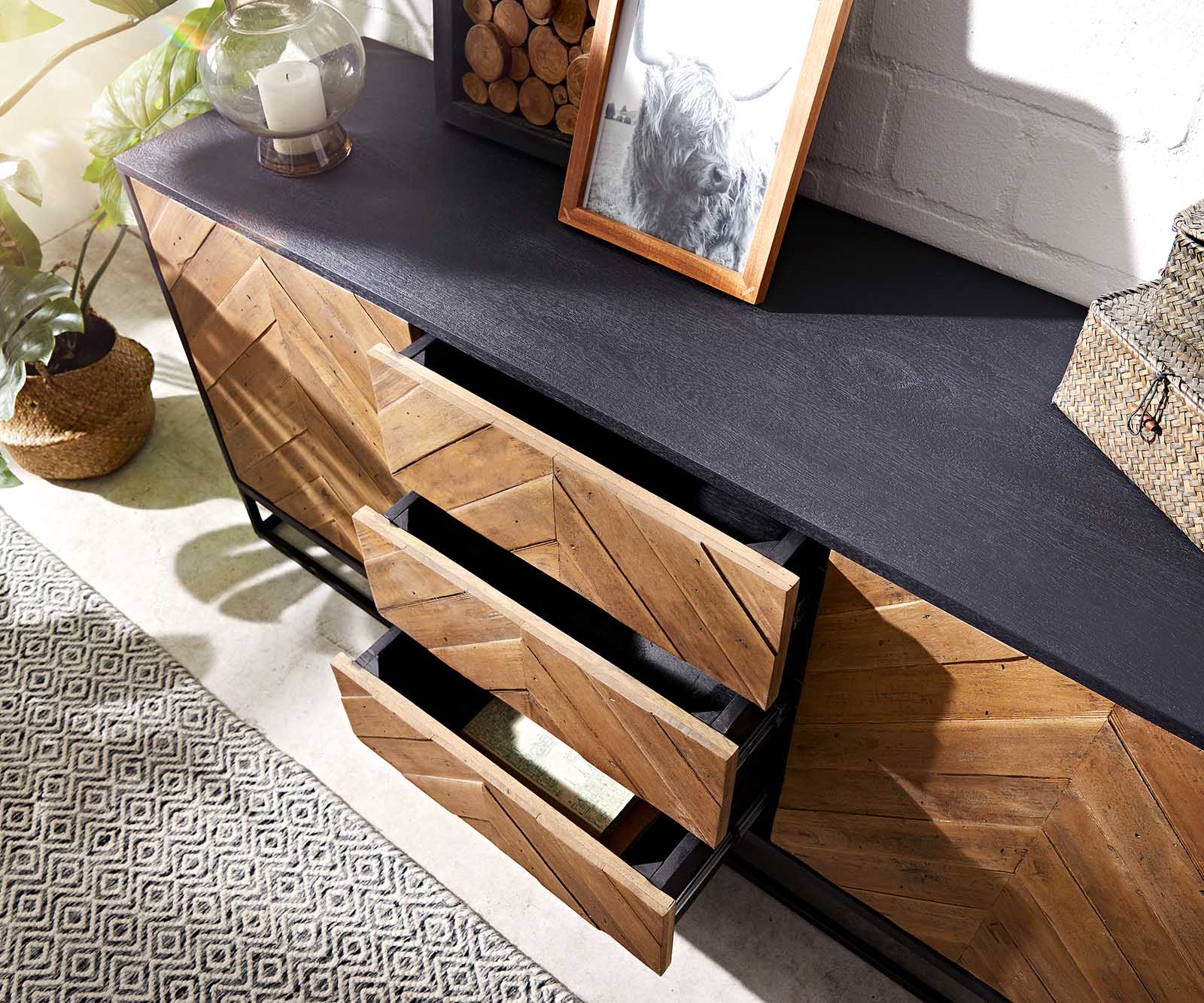 Sideboard Famke 145 cm Mango Teak 2 Türen 3 Schubladen 5