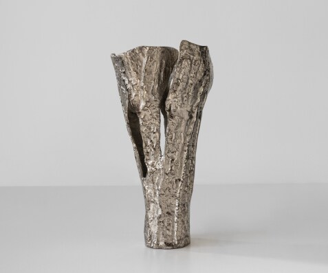 Vase Cortana B25 x T19 x H47 cm Aluminium Platin Handgemacht